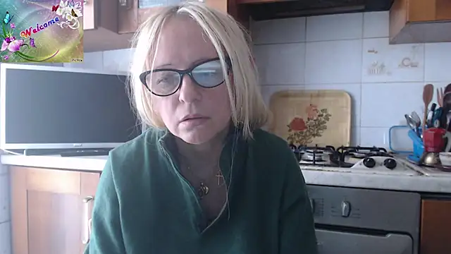 Snapshot of martachatte chatting on September 2025 08:08:01 AM martachatte online show from September 2025 08:08:01 AM