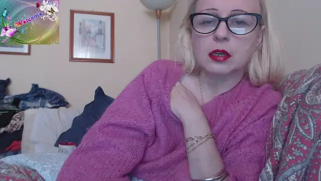 Snapshot of martachatte chatting on October 2025 09:05:02 AM martachatte online show from October 2025 09:05:02 AM