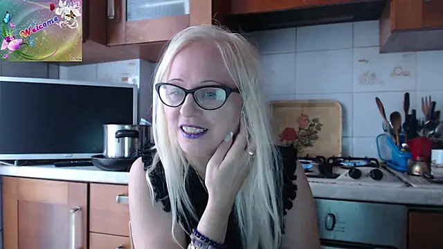 Snapshot of martachatte chatting on October 2025 07:49:01 AM martachatte online show from October 2025 07:49:01 AM