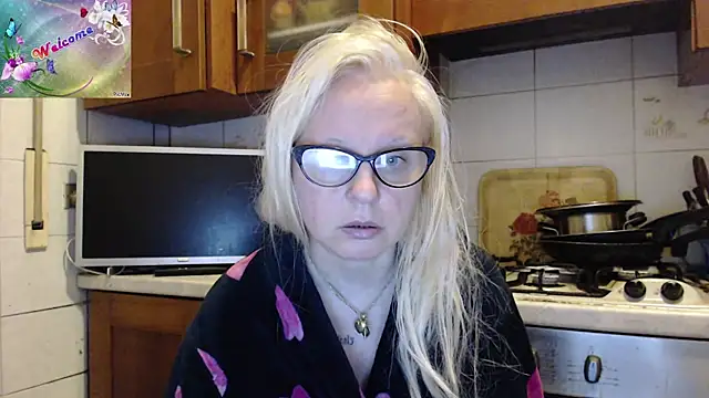 Snapshot of martachatte chatting on October 2025 03:04:02 AM martachatte online show from October 2025 03:04:02 AM