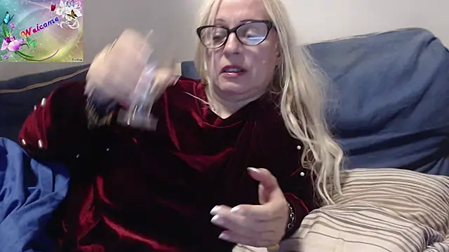 Snapshot of martachatte chatting on October 2025 07:45:02 PM martachatte online show from October 2025 07:45:02 PM