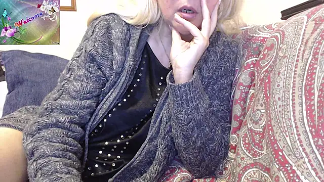 Snapshot of martachatte chatting on October 2025 07:53:02 AM martachatte online show from October 2025 07:53:02 AM