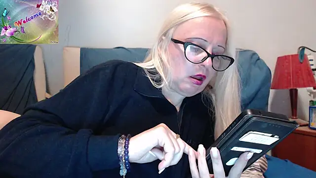 Snapshot of martachatte chatting on October 2025 07:58:01 PM martachatte online show from October 2025 07:58:01 PM