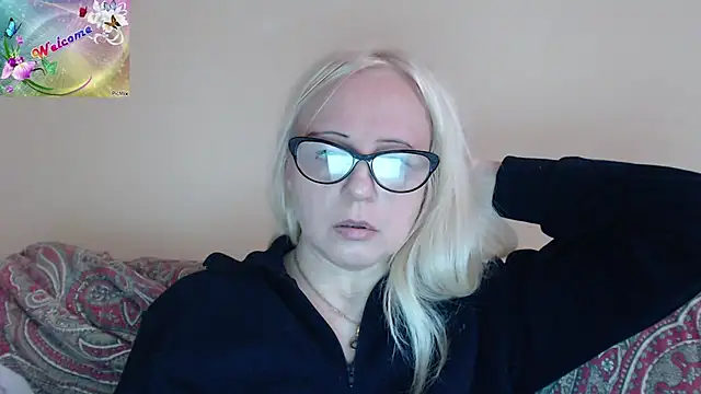 Snapshot of martachatte chatting on October 2025 08:03:01 AM martachatte online show from October 2025 08:03:01 AM