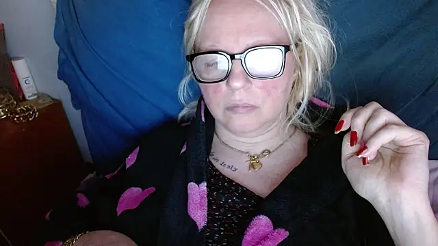 Snapshot of martachatte chatting on April 2026 05:23:01 AM martachatte online show from April 2026 05:23:01 AM
