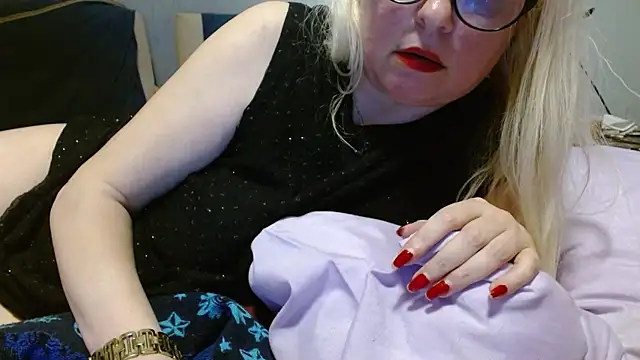 Snapshot of martachatte chatting on April 2026 08:26:02 PM martachatte online show from April 2026 08:26:02 PM