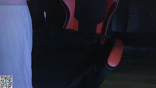 Mia G0ld online show from November 2025 05:01:02 PM