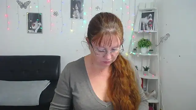 VanessaHotts online show from September 2025 05:00:02 AM