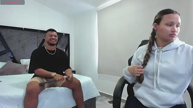 Snapshot of AnnieAndStefan chatting on October 2025 12:38:02 PM AnnieAndStefan online show from October 2025 12:38:02 PM