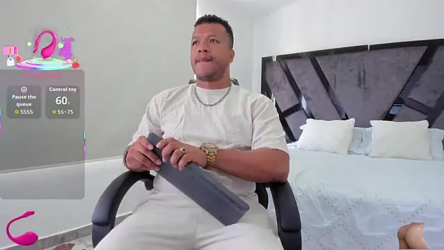 Snapshot of AnnieAndStefan chatting on October 2025 01:55:02 PM AnnieAndStefan online show from October 2025 01:55:02 PM