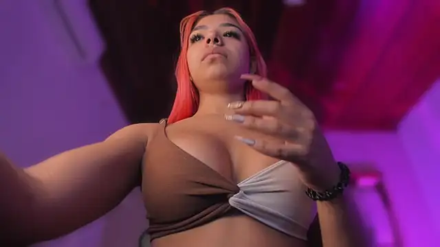 Emmily Savage online show from February 2026 12:01:02 PM