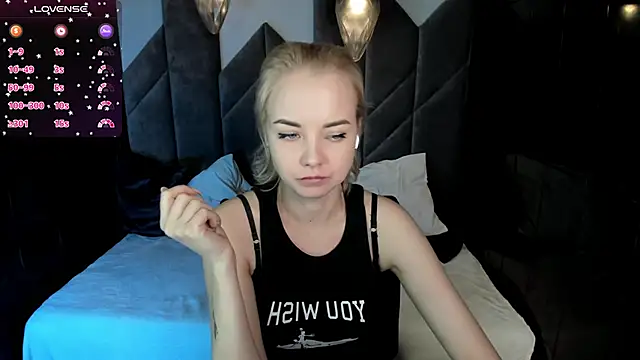 Snapshot of StephanieSweety chatting on February 2025 11:44:02 AM StephanieSweety online show from February 2025 11:44:02 AM