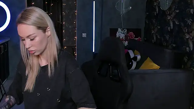 Snapshot of Blckmirrorr chatting on October 2025 04:24:01 AM Blckmirrorr online show from October 2025 04:24:01 AM