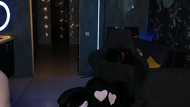 Snapshot of Blckmirrorr chatting on October 2025 10:50:01 AM Blckmirrorr online show from October 2025 10:50:01 AM