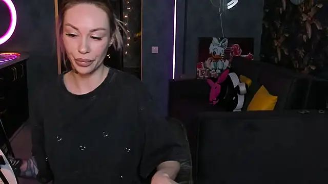 Snapshot of Blckmirrorr chatting on November 2025 10:26:01 AM Blckmirrorr online show from November 2025 10:26:01 AM