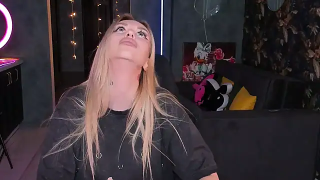 Snapshot of Blckmirrorr chatting on November 2025 08:20:02 PM Blckmirrorr online show from November 2025 08:20:02 PM