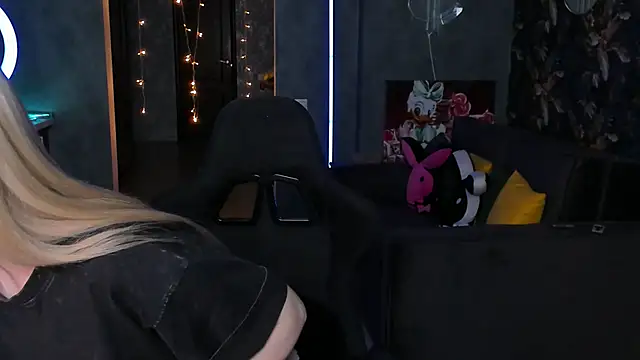 Snapshot of Blckmirrorr chatting on November 2025 12:45:02 PM Blckmirrorr online show from November 2025 12:45:02 PM