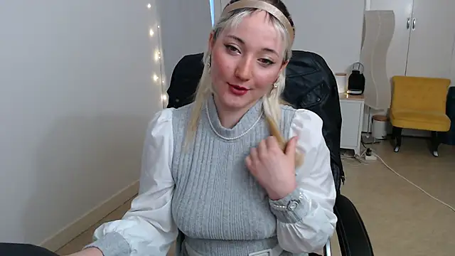 Crystal-dreamt online show from October 2025 07:52:02 AM