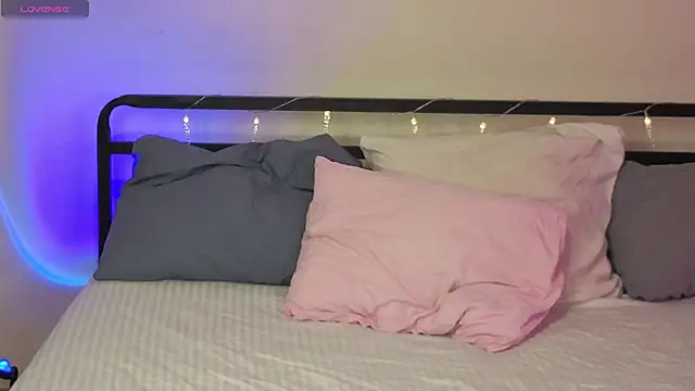 sinthiaroze online show from November 2025 05:23:02 PM