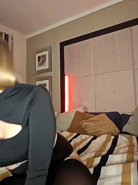 TARA-FUN online show from October 2025 06:08:01 PM