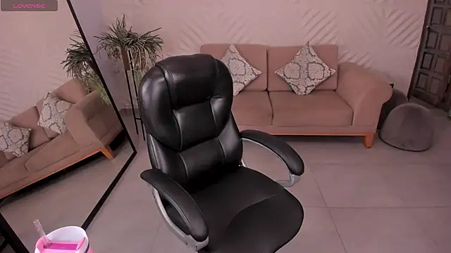 MileyCruz  online show from November 2025 07:47:02 PM