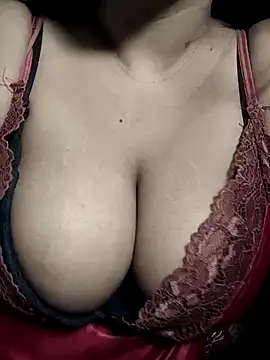 Snapshot of Hurrem_02 chatting on January 2025 06:24:01 AM Hurrem 02 online show from January 2025 06:24:01 AM