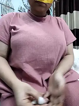 Sexybomb33 online show from December 2024 07:21:01 PM