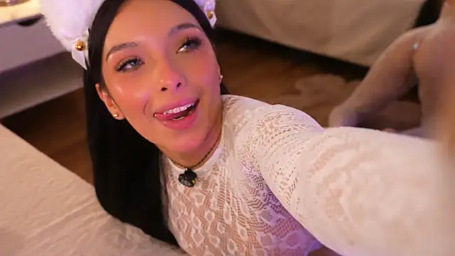 Victoria Watsson online show from March 2026 12:30:01 PM