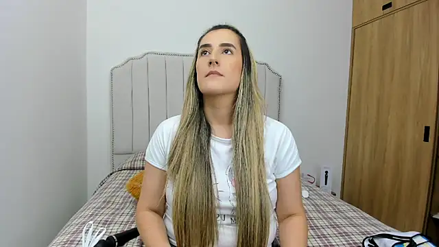 Hanna86 online show from January 2025 08:28:02 PM