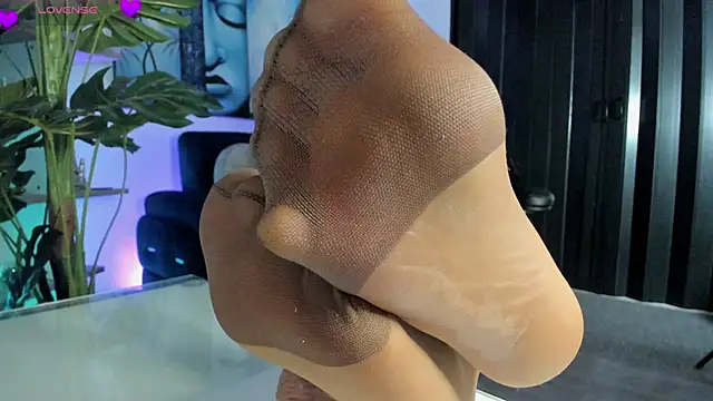 Snapshot of NebetColin chatting on January 2025 03:44:01 PM NebetColin online show from January 2025 03:44:01 PM