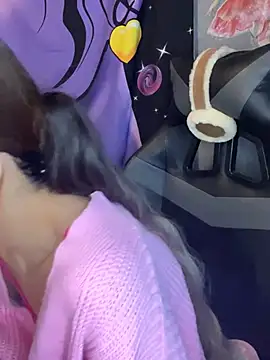 Snapshot of LaPetitechienne1 chatting on December 2024 01:33:02 PM LaPetitechienne1 online show from December 2024 01:33:02 PM