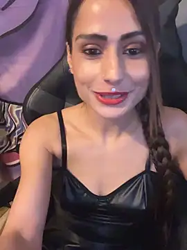 Snapshot of LaPetitechienne1 chatting on December 2024 11:39:01 PM LaPetitechienne1 online show from December 2024 11:39:01 PM