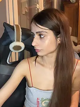 Snapshot of LaPetitechienne1 chatting on January 2025 03:04:02 PM LaPetitechienne1 online show from January 2025 03:04:02 PM