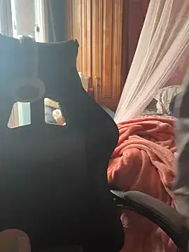 Snapshot of LaPetitechienne1 chatting on February 2025 08:24:01 AM LaPetitechienne1 online show from February 2025 08:24:01 AM