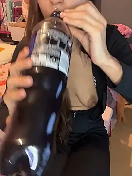 Snapshot of LaPetitechienne1 chatting on February 2025 12:54:01 AM LaPetitechienne1 online show from February 2025 12:54:01 AM