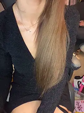 Snapshot of LaPetitechienne1 chatting on February 2025 11:52:01 PM LaPetitechienne1 online show from February 2025 11:52:01 PM