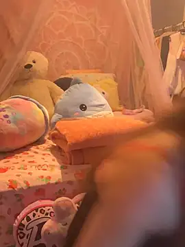 Snapshot of LaPetitechienne1 chatting on February 2025 09:33:02 PM LaPetitechienne1 online show from February 2025 09:33:02 PM