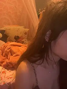 Snapshot of LaPetitechienne1 chatting on March 2025 09:32:02 PM LaPetitechienne1 online show from March 2025 09:32:02 PM