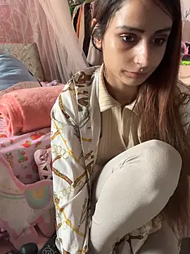 Snapshot of LaPetitechienne1 chatting on March 2025 07:48:01 AM LaPetitechienne1 online show from March 2025 07:48:01 AM