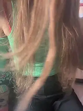 Snapshot of LaPetitechienne1 chatting on March 2025 03:26:01 AM LaPetitechienne1 online show from March 2025 03:26:01 AM