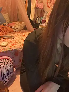 Snapshot of LaPetitechienne1 chatting on March 2025 05:30:01 AM LaPetitechienne1 online show from March 2025 05:30:01 AM