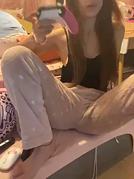 Snapshot of LaPetitechienne1 chatting on March 2025 07:27:01 PM LaPetitechienne1 online show from March 2025 07:27:01 PM