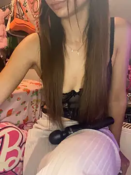 Snapshot of LaPetitechienne1 chatting on October 2025 08:29:02 PM LaPetitechienne1 online show from October 2025 08:29:02 PM