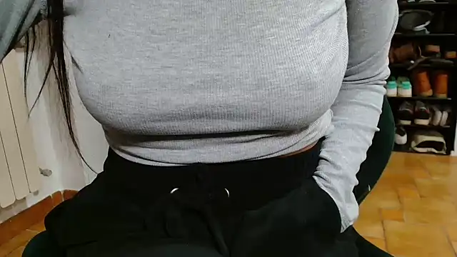 Snapshot of patatinahot87 chatting on February 2026 05:40:02 PM patatinahot87 online show from February 2026 05:40:02 PM