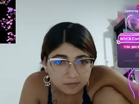 Snapshot of esteni chatting on December 2024 04:45:01 AM esteni online show from December 2024 04:45:01 AM