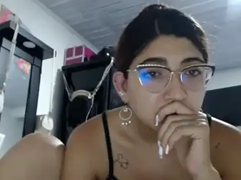 Snapshot of esteni chatting on December 2024 02:36:01 AM esteni online show from December 2024 02:36:01 AM