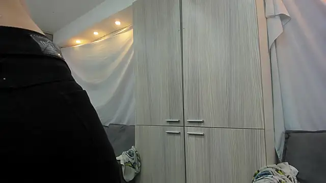 Mhelanny2 online show from February 2026 06:15:02 PM