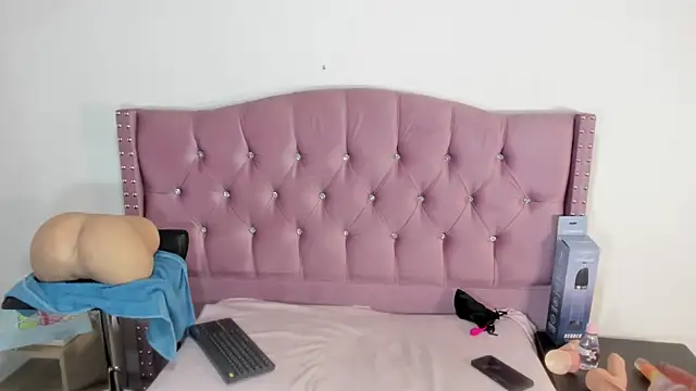 StefanyMiler online show from November 2025 08:20:01 PM