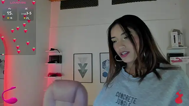 Snapshot of cristal__hot_1 chatting on January 2025 10:02:01 AM cristal hot 1 online show from January 2025 10:02:01 AM