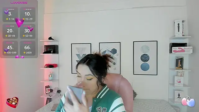 Snapshot of cristal__hot_1 chatting on February 2025 04:05:01 AM cristal hot 1 online show from February 2025 04:05:01 AM